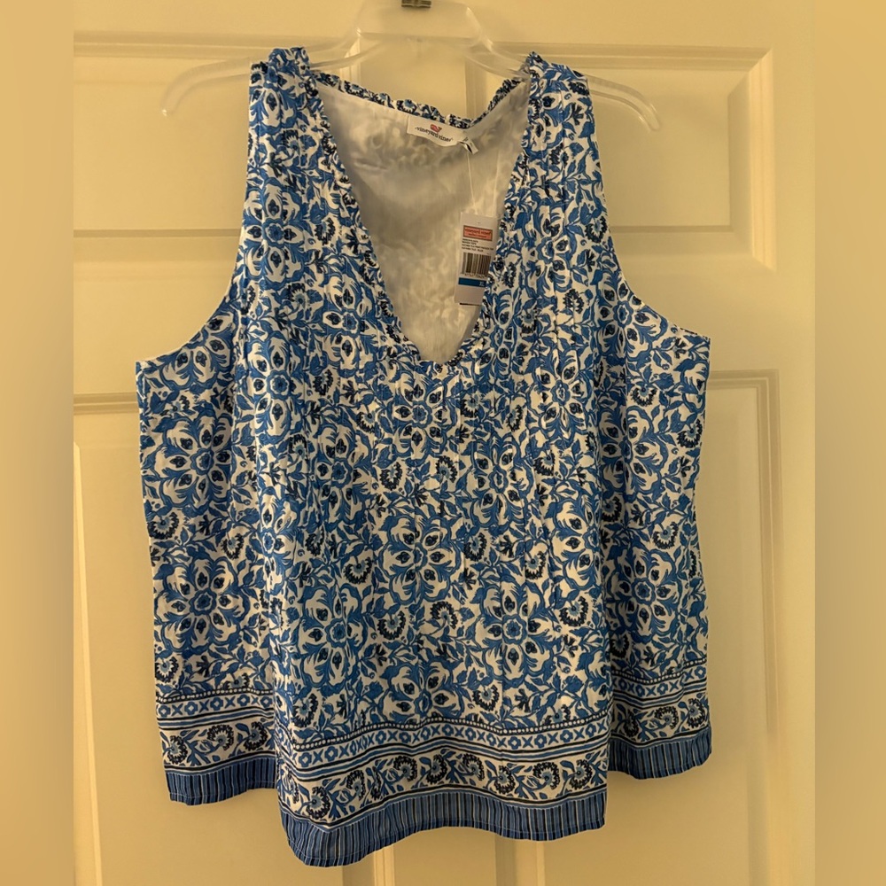 NWT Vineyard vines 100% cotton katama tile print pintuck top